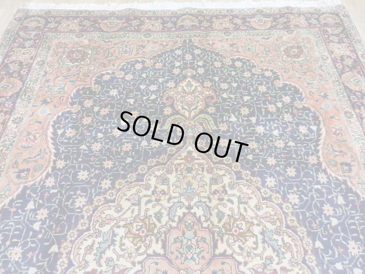 画像4: 良品 ペルシャ 絨毯 タブリーズ 縦3m 横2m 6㎡ 〜6帖 リビング ダイニング 3人掛けソファ コーナーソファ 大判 サイズ 300 x 200 cm 天然 ウール 手織り トライバル ラグ 敷物 マット カーペット メダリオン ヴィンテージ ビンテージ オレンジ MA438-A643-300200Z040 (4)