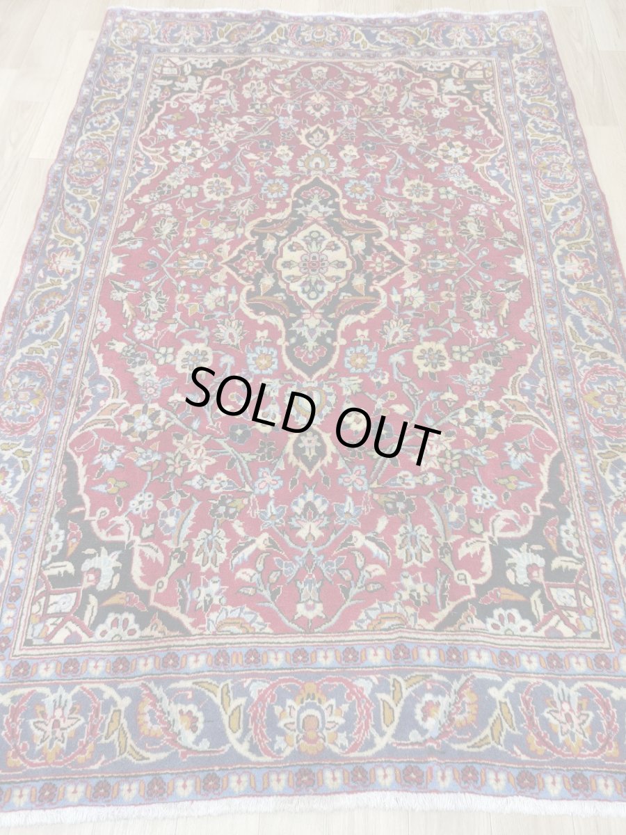 画像2: 良品 ペルシャ 絨毯 カシャーン 産 225 x 150 cm 縦2.3m 横1.5m 3.5㎡ 4帖程度 リビング ダイニング 2-3人掛けソファ サイズ ウール 手織り ラグ 敷物 カーペット メダリオン 赤 ビンテージ MAAD663-225150Z027 (2)