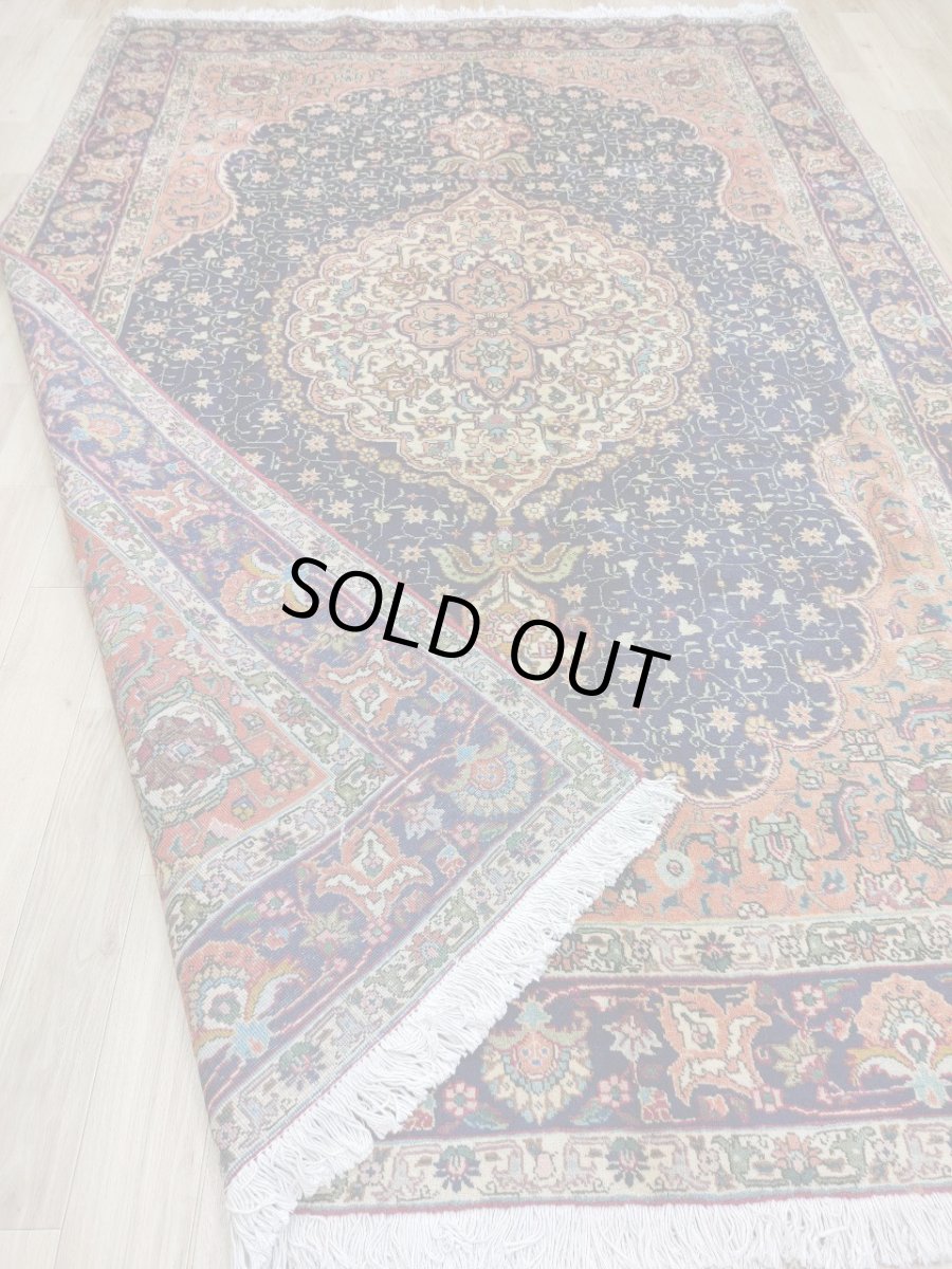 画像21: 良品 ペルシャ 絨毯 タブリーズ 縦3m 横2m 6㎡ 〜6帖 リビング ダイニング 3人掛けソファ コーナーソファ 大判 サイズ 300 x 200 cm 天然 ウール 手織り トライバル ラグ 敷物 マット カーペット メダリオン ヴィンテージ ビンテージ オレンジ MA438-A643-300200Z040 (21)