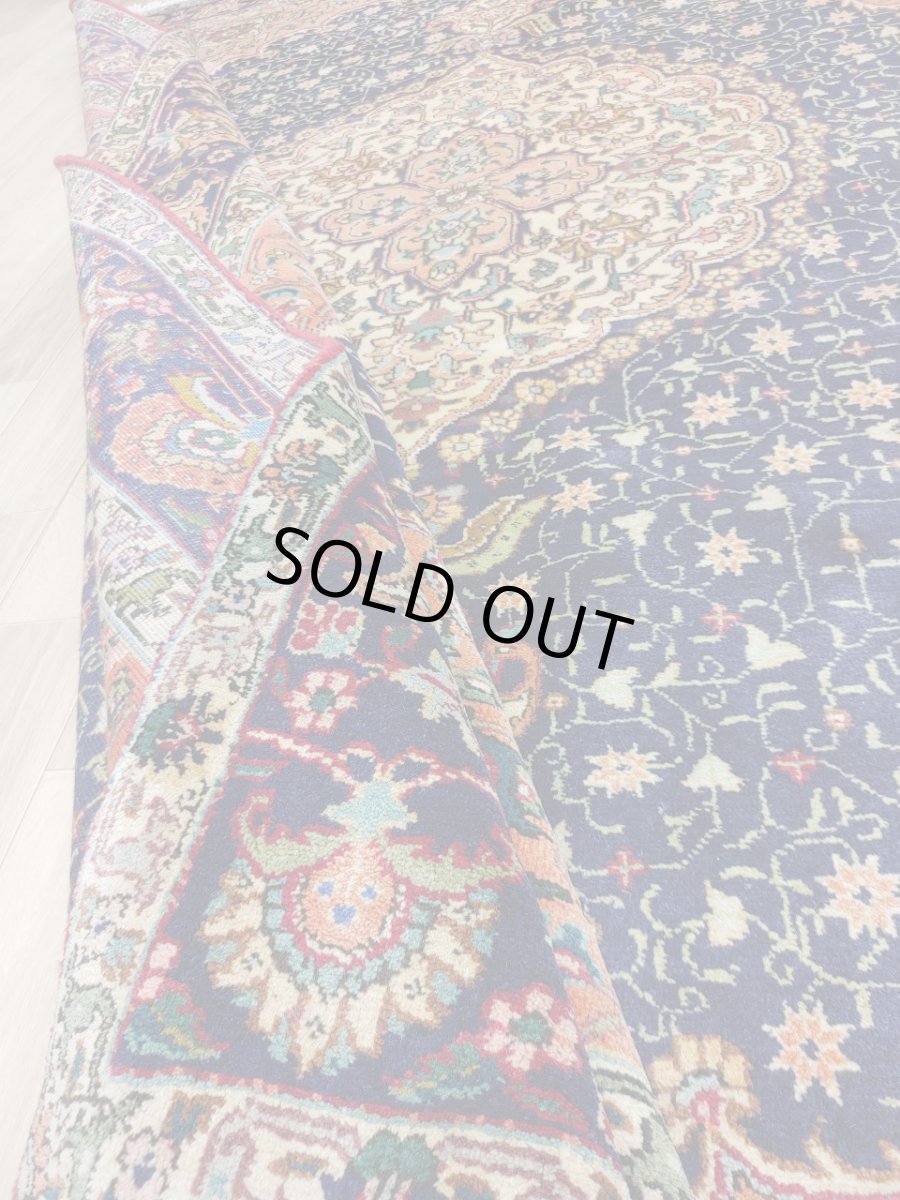 画像15: 良品 ペルシャ 絨毯 タブリーズ 縦3m 横2m 6㎡ 〜6帖 リビング ダイニング 3人掛けソファ コーナーソファ 大判 サイズ 300 x 200 cm 天然 ウール 手織り トライバル ラグ 敷物 マット カーペット メダリオン ヴィンテージ ビンテージ オレンジ MA438-A643-300200Z040 (15)