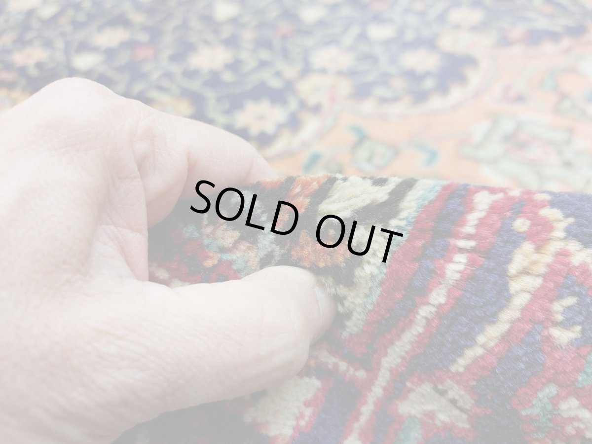 画像18: 良品 ペルシャ 絨毯 タブリーズ 縦3m 横2m 6㎡ 〜6帖 リビング ダイニング 3人掛けソファ コーナーソファ 大判 サイズ 300 x 200 cm 天然 ウール 手織り トライバル ラグ 敷物 マット カーペット メダリオン ヴィンテージ ビンテージ オレンジ MA438-A643-300200Z040 (18)