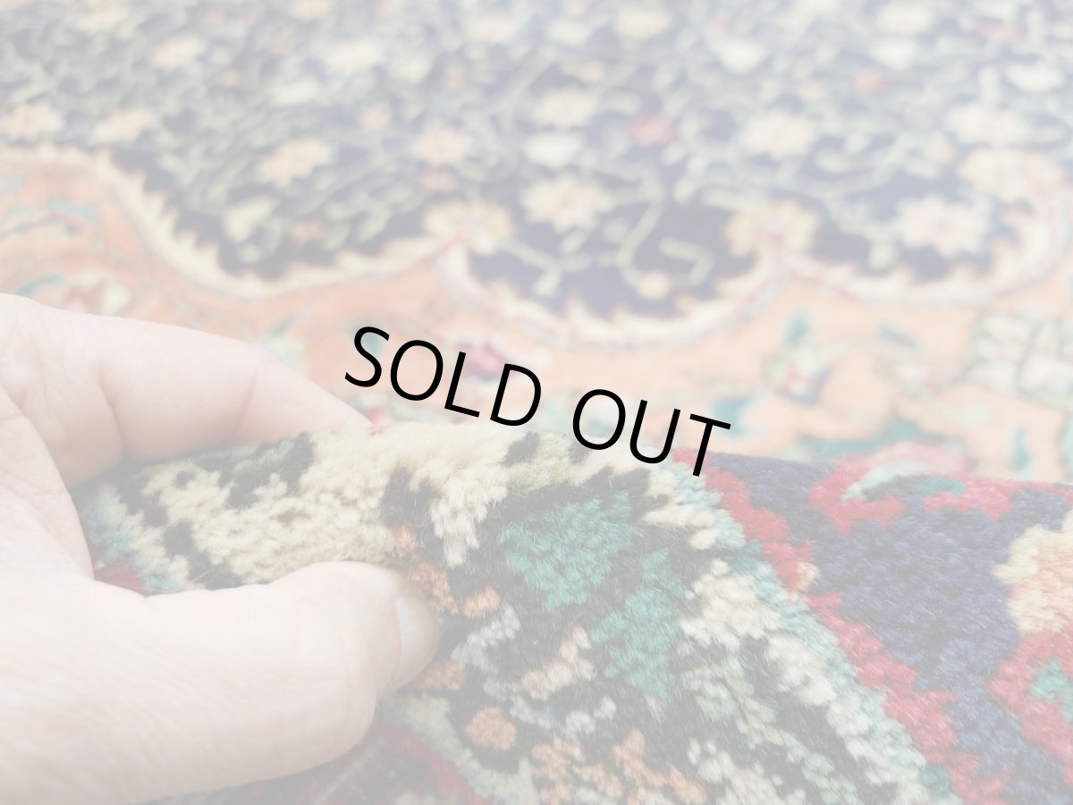 画像17: 良品 ペルシャ 絨毯 タブリーズ 縦3m 横2m 6㎡ 〜6帖 リビング ダイニング 3人掛けソファ コーナーソファ 大判 サイズ 300 x 200 cm 天然 ウール 手織り トライバル ラグ 敷物 マット カーペット メダリオン ヴィンテージ ビンテージ オレンジ MA438-A643-300200Z040 (17)