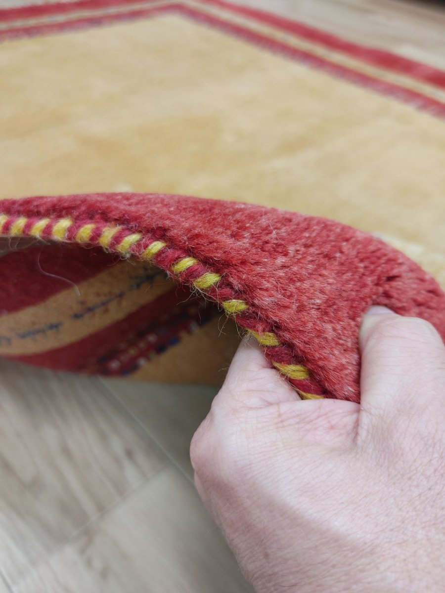 画像10: 新品 ペルシャ ギャッベ 165 × 120 cm 縦1.7m 横1.3m 2.0㎡ 〜2帖 2-3人掛けソファ サイズ 肉厚 天然 草木染 ウール ギャベ 手織り  リーズバフト ハンドメイド ラグ 絨毯 カーペット 生命の樹 赤 緑 黄色 リビングルームソファ足元やベッドサイドに MA1448-165120Z035 (10)