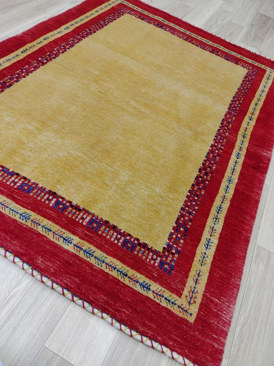 画像3: 新品 ペルシャ ギャッベ 165 × 120 cm 縦1.7m 横1.3m 2.0㎡ 〜2帖 2-3人掛けソファ サイズ 肉厚 天然 草木染 ウール ギャベ 手織り  リーズバフト ハンドメイド ラグ 絨毯 カーペット 生命の樹 赤 緑 黄色 リビングルームソファ足元やベッドサイドに MA1448-165120Z035 (3)