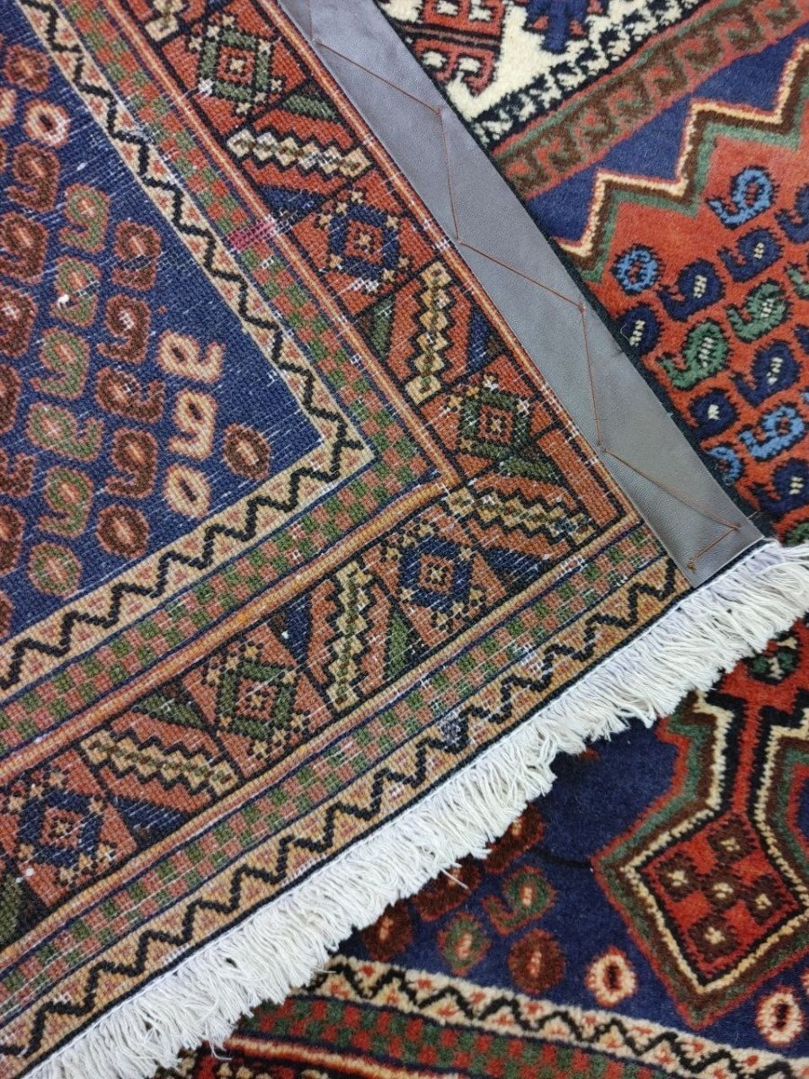 画像7: 良品 ペルシャ 部族絨毯 シールジャン 縦1.8m 横1.25m 2.3㎡ 〜3.5帖程度 リビング ダイニング 2〜3人掛けソファ センターテーブル サイズ 182 x 125 cm ウール 手織り トライバル ラグ 敷物 マット カーペット 幾何学模様 ヘイバトルー柄 ヴィンテージ ビンテージ  赤 レッド 紺 ネイビー MAAD360-182125Z027 (7)