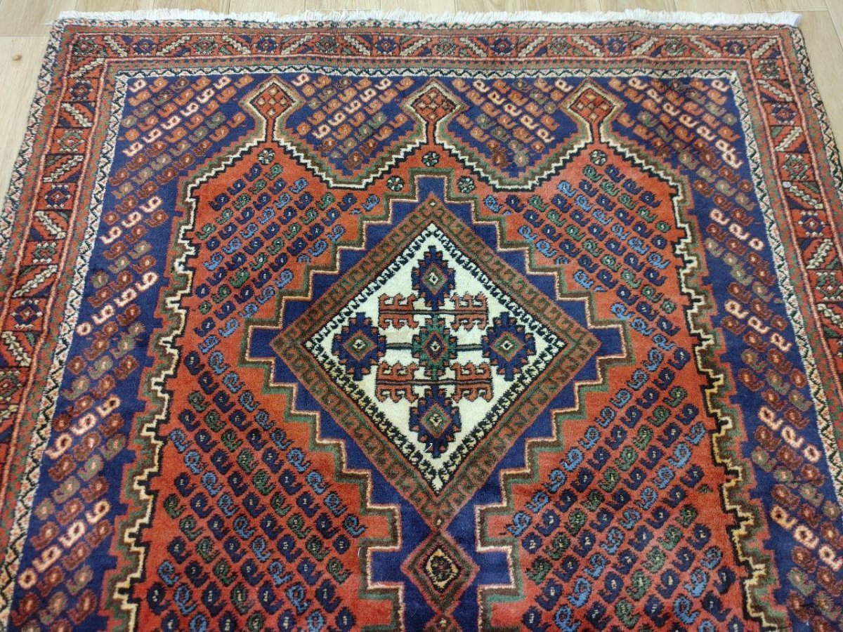画像4: 良品 ペルシャ 部族絨毯 シールジャン 縦1.8m 横1.25m 2.3㎡ 〜3.5帖程度 リビング ダイニング 2〜3人掛けソファ センターテーブル サイズ 182 x 125 cm ウール 手織り トライバル ラグ 敷物 マット カーペット 幾何学模様 ヘイバトルー柄 ヴィンテージ ビンテージ  赤 レッド 紺 ネイビー MAAD360-182125Z027 (4)