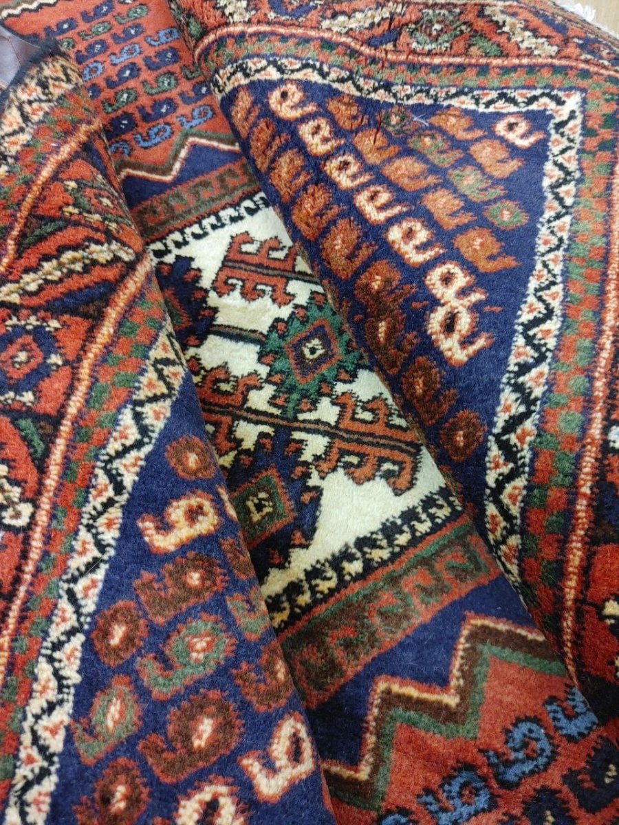 画像17: 良品 ペルシャ 部族絨毯 シールジャン 縦1.8m 横1.25m 2.3㎡ 〜3.5帖程度 リビング ダイニング 2〜3人掛けソファ センターテーブル サイズ 182 x 125 cm ウール 手織り トライバル ラグ 敷物 マット カーペット 幾何学模様 ヘイバトルー柄 ヴィンテージ ビンテージ  赤 レッド 紺 ネイビー MAAD360-182125Z027 (17)