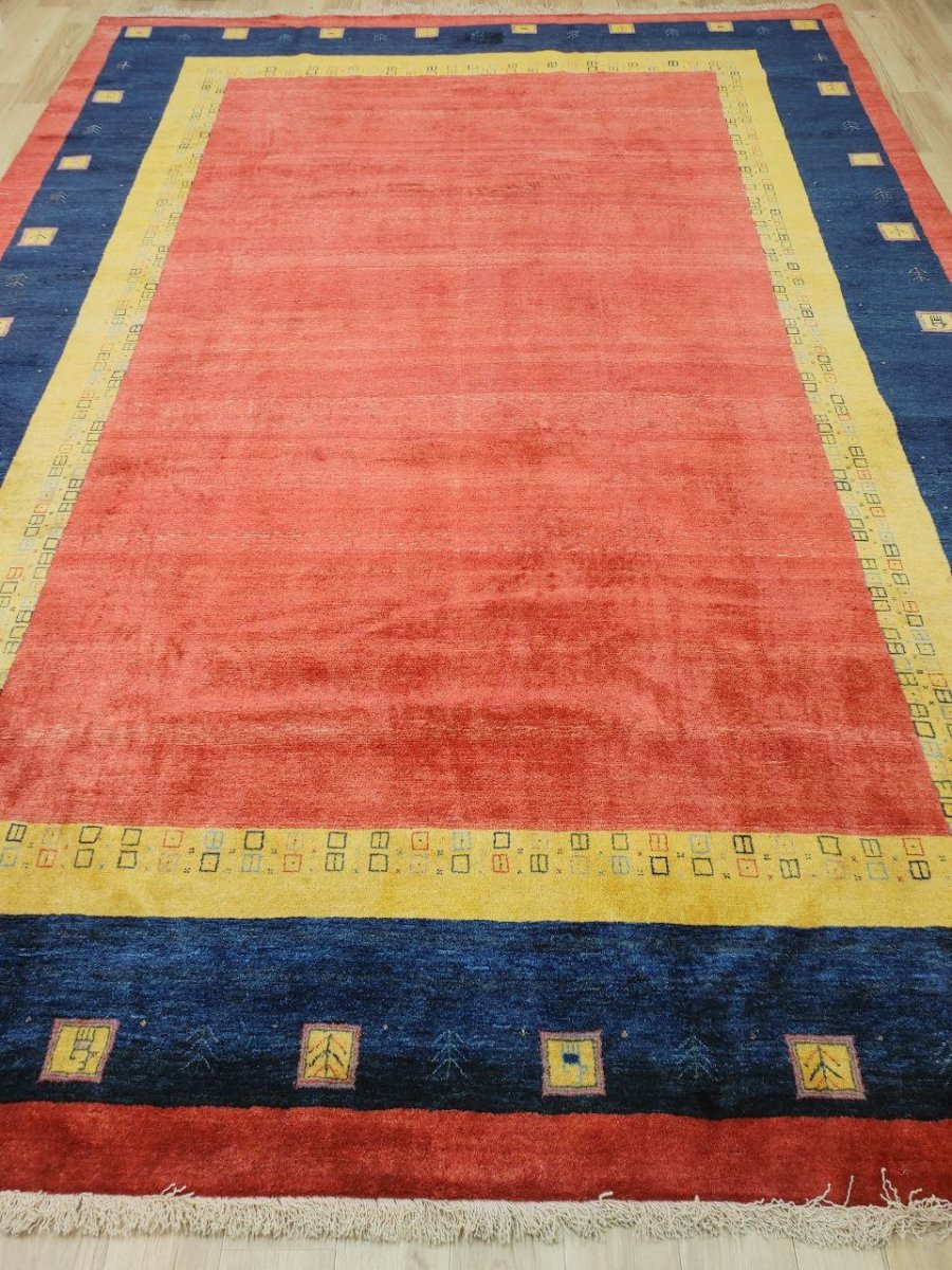 画像2: 新品 ペルシャ ギャッベ 縦3.5m 横2.5m 9㎡ 〜9帖程度 リビング ダイニング 3人掛けソファ コーナーソファサイズ 355 × 250 cm No.2447 肉厚 ウール 手織り リーズバフト ギャベ ハンドメイド ラグ 絨毯 カーペット 青 藍色 インディゴブルー 黄色 レモンイエロー オレンジ シンプル 赤色 リビングダイニングルームお部屋の中心に MA2447-355250Z150 (2)