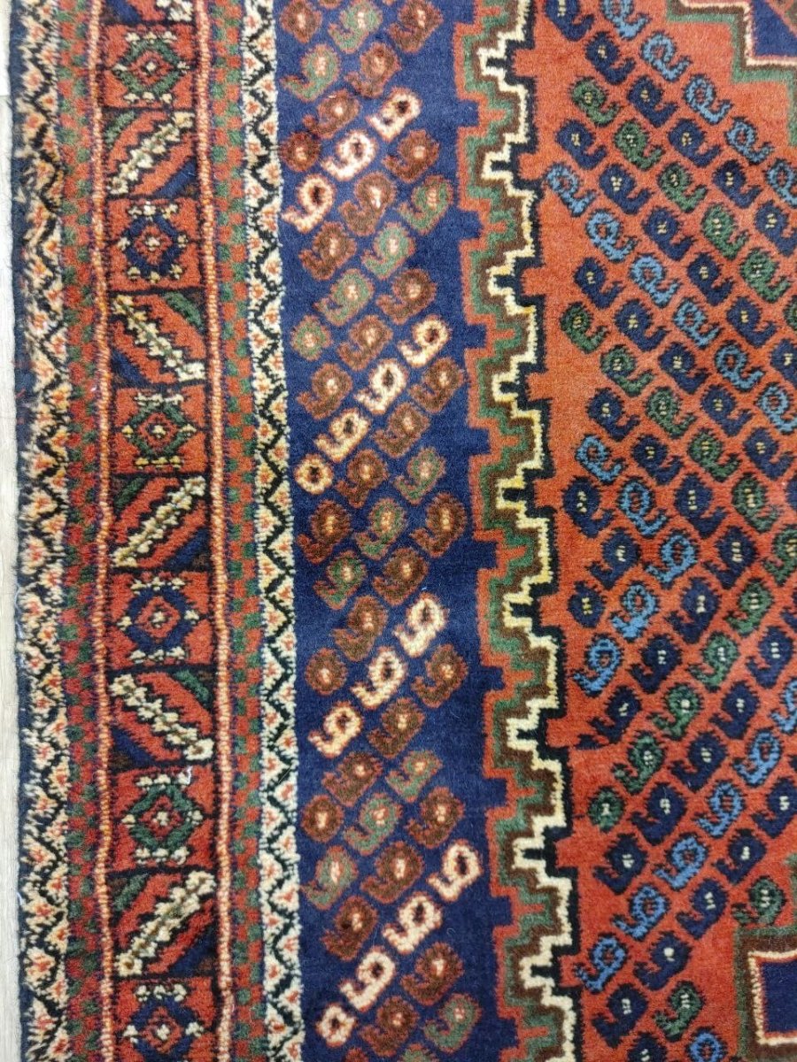 画像6: 良品 ペルシャ 部族絨毯 シールジャン 縦1.8m 横1.25m 2.3㎡ 〜3.5帖程度 リビング ダイニング 2〜3人掛けソファ センターテーブル サイズ 182 x 125 cm ウール 手織り トライバル ラグ 敷物 マット カーペット 幾何学模様 ヘイバトルー柄 ヴィンテージ ビンテージ  赤 レッド 紺 ネイビー MAAD360-182125Z027 (6)