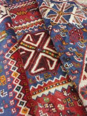 画像8: 良品 ペルシャ 部族絨毯 シラーズ 200 x 150 cm ウール 手織り 赤 ネイビー 青  縦2.0m 横1.5m 3.0m 2 〜3帖 リビング ダイニング 3人掛けソファ サイズ ウール 手織り トライバル ラグ 部族絨毯 マット カーペット 淡マルチカラー トランジ ビンテージ MAAD516-200150Z036 (8)