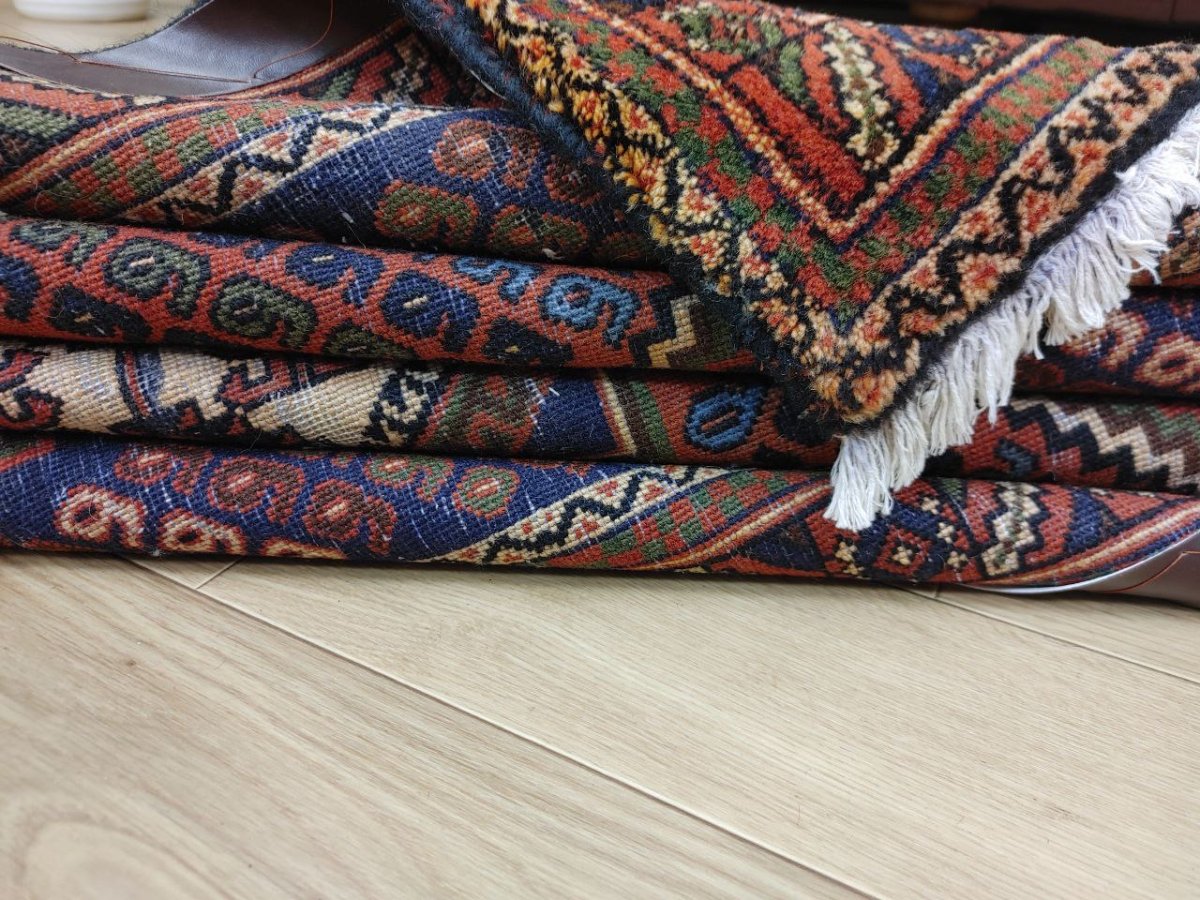 画像16: 良品 ペルシャ 部族絨毯 シールジャン 縦1.8m 横1.25m 2.3㎡ 〜3.5帖程度 リビング ダイニング 2〜3人掛けソファ センターテーブル サイズ 182 x 125 cm ウール 手織り トライバル ラグ 敷物 マット カーペット 幾何学模様 ヘイバトルー柄 ヴィンテージ ビンテージ  赤 レッド 紺 ネイビー MAAD360-182125Z027 (16)