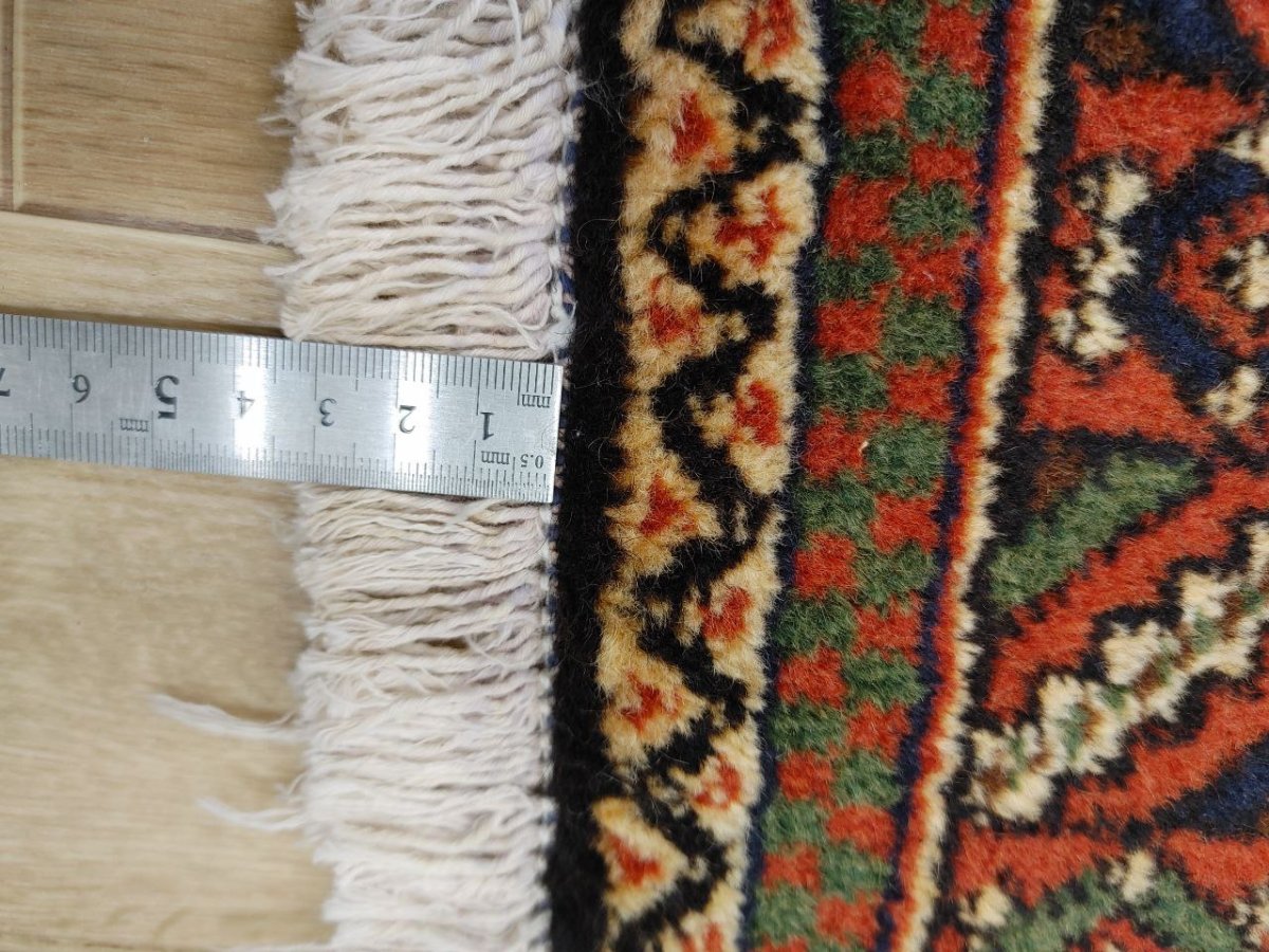 画像18: 良品 ペルシャ 部族絨毯 シールジャン 縦1.8m 横1.25m 2.3㎡ 〜3.5帖程度 リビング ダイニング 2〜3人掛けソファ センターテーブル サイズ 182 x 125 cm ウール 手織り トライバル ラグ 敷物 マット カーペット 幾何学模様 ヘイバトルー柄 ヴィンテージ ビンテージ  赤 レッド 紺 ネイビー MAAD360-182125Z027 (18)