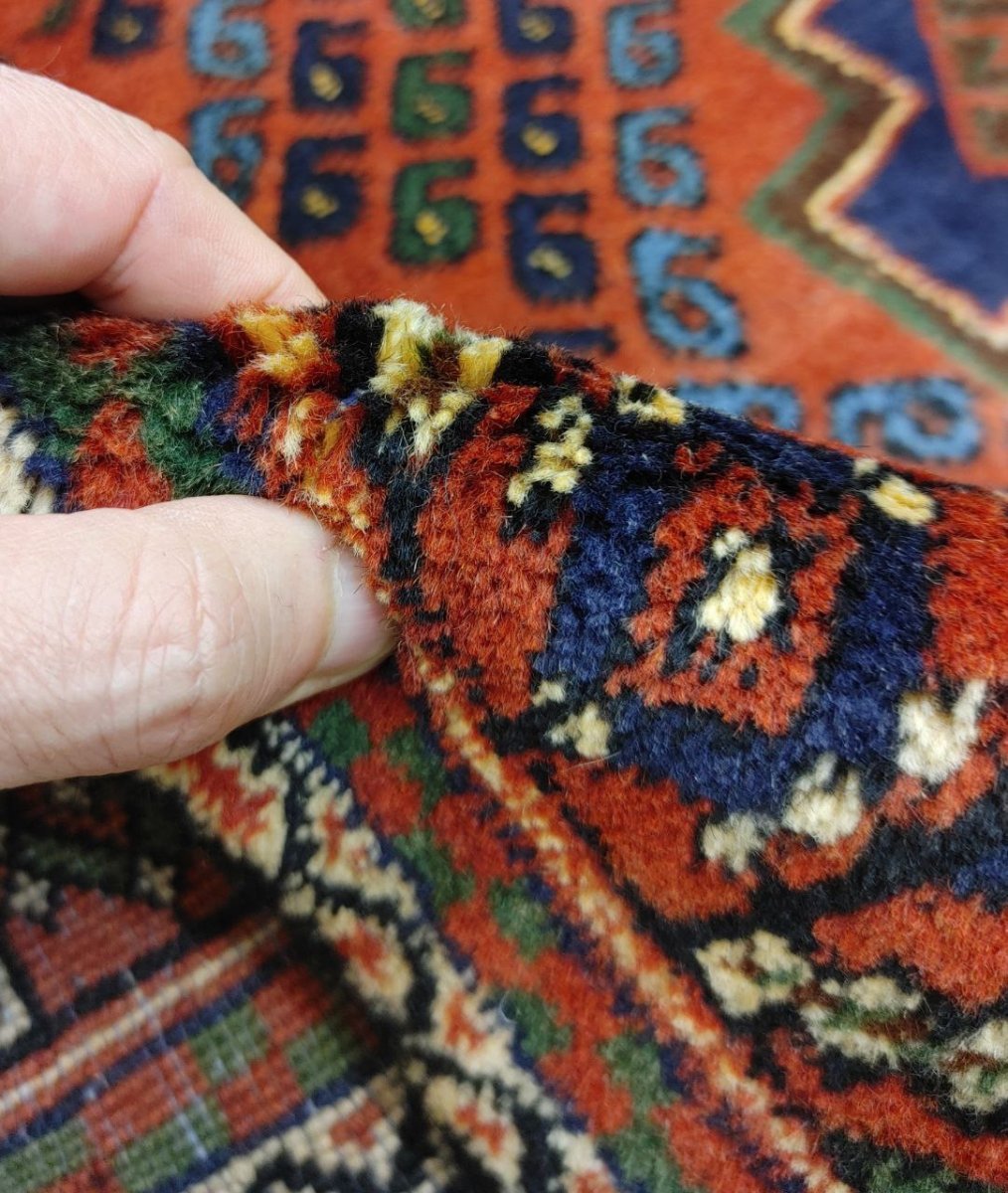 画像15: 良品 ペルシャ 部族絨毯 シールジャン 縦1.8m 横1.25m 2.3㎡ 〜3.5帖程度 リビング ダイニング 2〜3人掛けソファ センターテーブル サイズ 182 x 125 cm ウール 手織り トライバル ラグ 敷物 マット カーペット 幾何学模様 ヘイバトルー柄 ヴィンテージ ビンテージ  赤 レッド 紺 ネイビー MAAD360-182125Z027 (15)