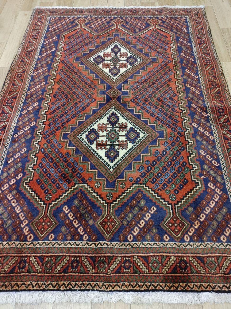 画像2: 良品 ペルシャ 部族絨毯 シールジャン 縦1.8m 横1.25m 2.3㎡ 〜3.5帖程度 リビング ダイニング 2〜3人掛けソファ センターテーブル サイズ 182 x 125 cm ウール 手織り トライバル ラグ 敷物 マット カーペット 幾何学模様 ヘイバトルー柄 ヴィンテージ ビンテージ  赤 レッド 紺 ネイビー MAAD360-182125Z027 (2)