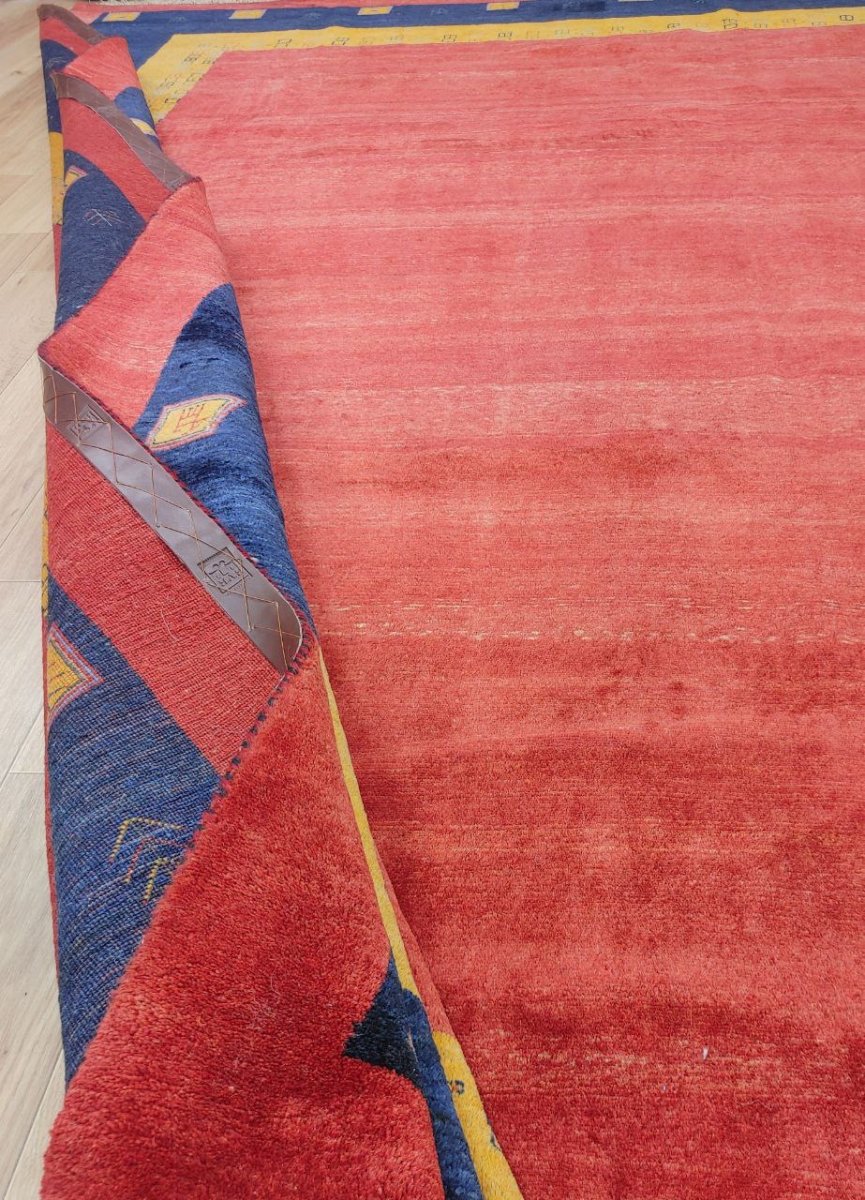 画像10: 新品 ペルシャ ギャッベ 縦3.5m 横2.5m 9㎡ 〜9帖程度 リビング ダイニング 3人掛けソファ コーナーソファサイズ 355 × 250 cm No.2447 肉厚 ウール 手織り リーズバフト ギャベ ハンドメイド ラグ 絨毯 カーペット 青 藍色 インディゴブルー 黄色 レモンイエロー オレンジ シンプル 赤色 リビングダイニングルームお部屋の中心に MA2447-355250Z150 (10)