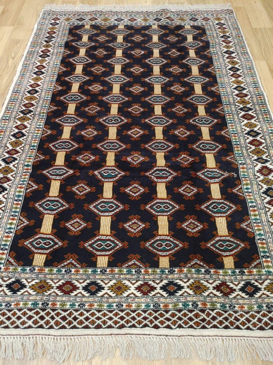 画像2: 新品 ペルシャ 部族絨毯 トルクメン 196 x 132 cm No.Z206 縦1.9m 横1.3n 2㎡ ~1帖 2-3人掛けソファ センターテーブル サイズ ウール 手織り ハンドメイド トライバル ラグ カーペット 幾何学模様 民族柄 白 黒 生成り色 MAZ206-196132Z034 (2)