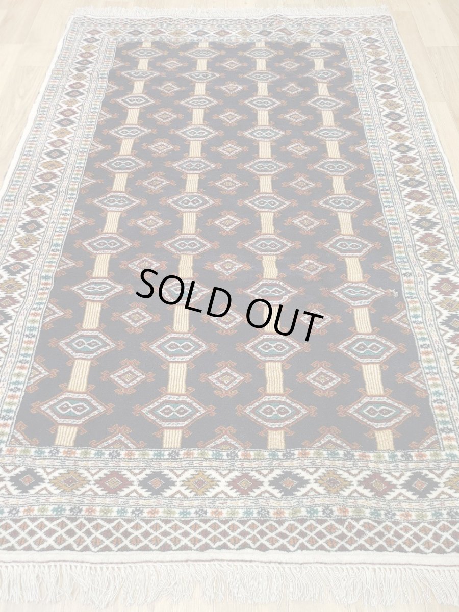 画像2: 新品 ペルシャ 部族絨毯 トルクメン 196 x 132 cm No.Z206 縦1.9m 横1.3n 2㎡ ~1帖 2-3人掛けソファ センターテーブル サイズ ウール 手織り ハンドメイド トライバル ラグ カーペット 幾何学模様 民族柄 白 黒 生成り色 MAZ206-196132Z034 (2)