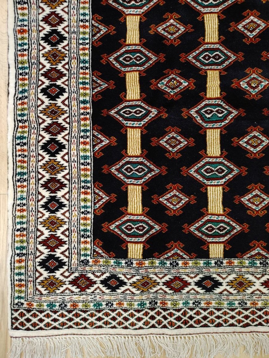 画像7: 新品 ペルシャ 部族絨毯 トルクメン 196 x 132 cm No.Z206 縦1.9m 横1.3n 2㎡ ~1帖 2-3人掛けソファ センターテーブル サイズ ウール 手織り ハンドメイド トライバル ラグ カーペット 幾何学模様 民族柄 白 黒 生成り色 MAZ206-196132Z034 (7)