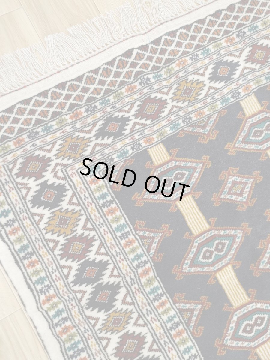 画像14: 新品 ペルシャ 部族絨毯 トルクメン 196 x 132 cm No.Z206 縦1.9m 横1.3n 2㎡ ~1帖 2-3人掛けソファ センターテーブル サイズ ウール 手織り ハンドメイド トライバル ラグ カーペット 幾何学模様 民族柄 白 黒 生成り色 MAZ206-196132Z034 (14)