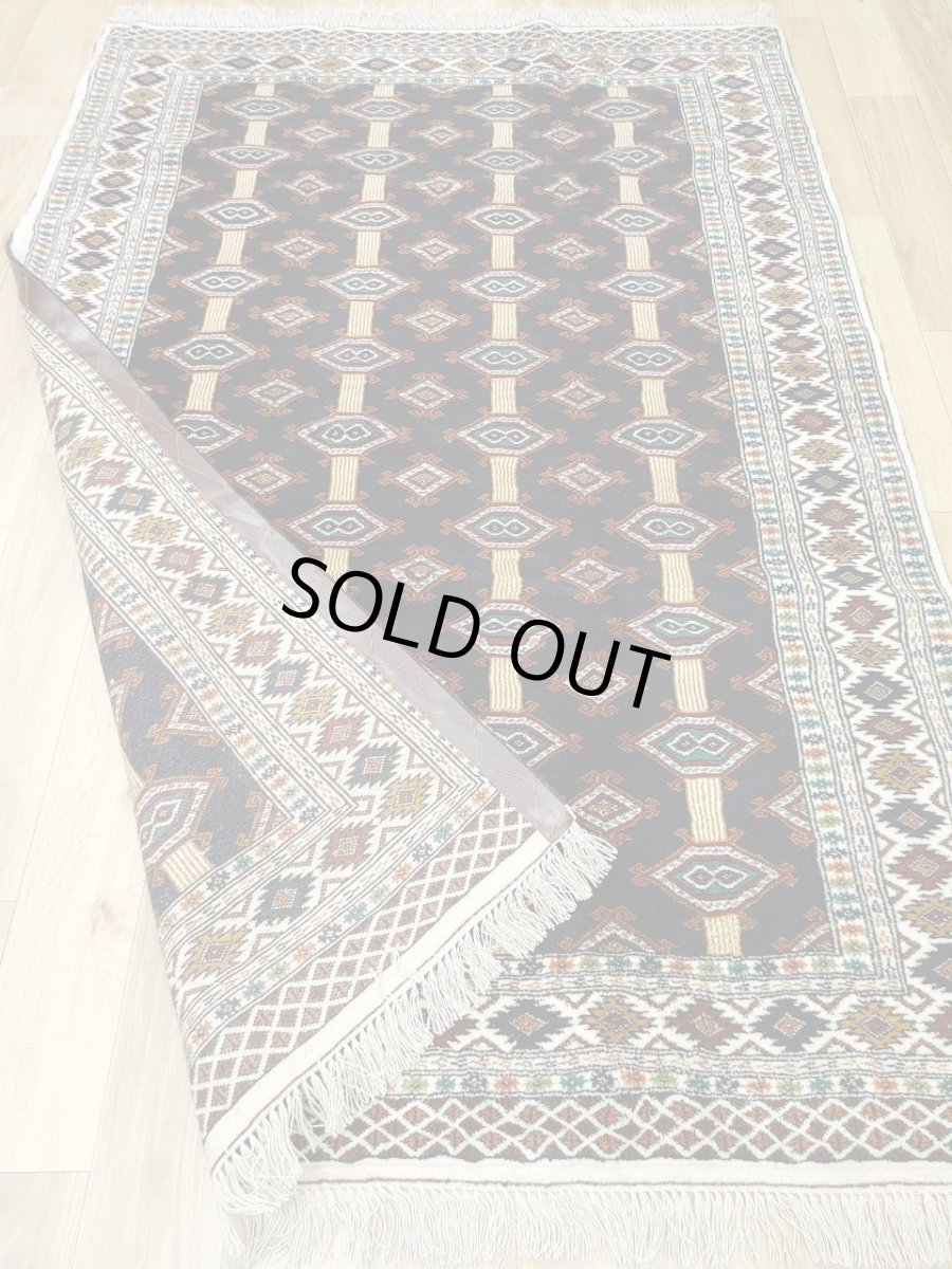 画像15: 新品 ペルシャ 部族絨毯 トルクメン 196 x 132 cm No.Z206 縦1.9m 横1.3n 2㎡ ~1帖 2-3人掛けソファ センターテーブル サイズ ウール 手織り ハンドメイド トライバル ラグ カーペット 幾何学模様 民族柄 白 黒 生成り色 MAZ206-196132Z034 (15)