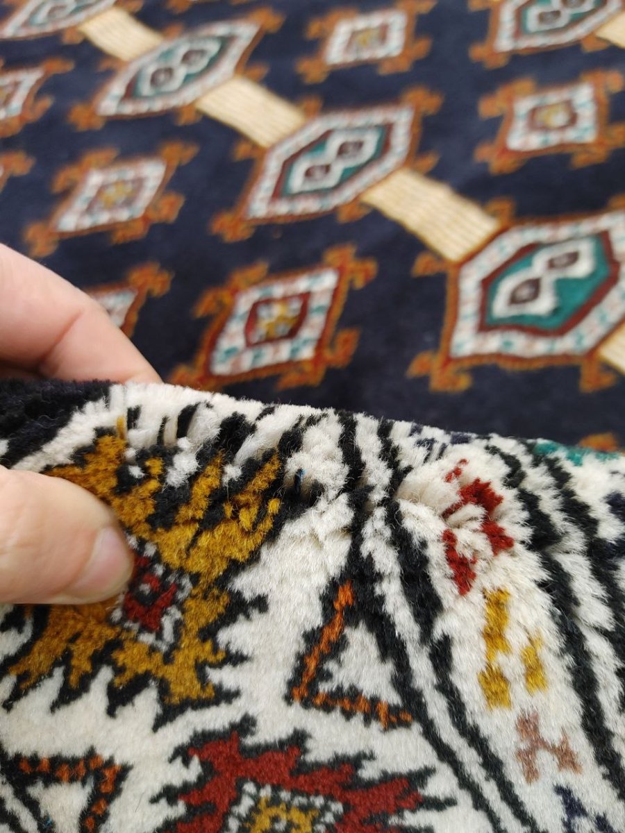 画像11: 新品 ペルシャ 部族絨毯 トルクメン 196 x 132 cm No.Z206 縦1.9m 横1.3n 2㎡ ~1帖 2-3人掛けソファ センターテーブル サイズ ウール 手織り ハンドメイド トライバル ラグ カーペット 幾何学模様 民族柄 白 黒 生成り色 MAZ206-196132Z034 (11)