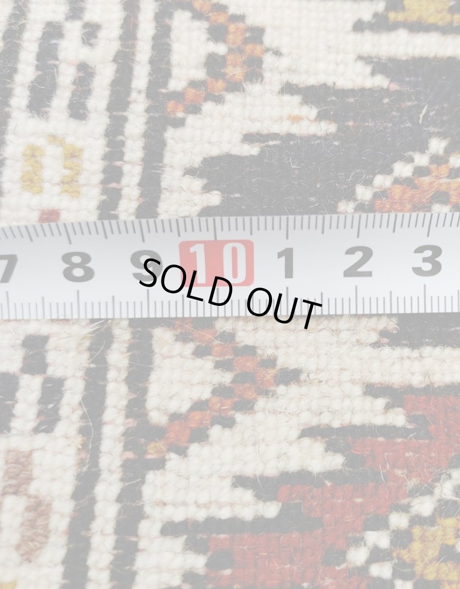 画像17: 新品 ペルシャ 部族絨毯 トルクメン 196 x 132 cm No.Z206 縦1.9m 横1.3n 2㎡ ~1帖 2-3人掛けソファ センターテーブル サイズ ウール 手織り ハンドメイド トライバル ラグ カーペット 幾何学模様 民族柄 白 黒 生成り色 MAZ206-196132Z034 (17)