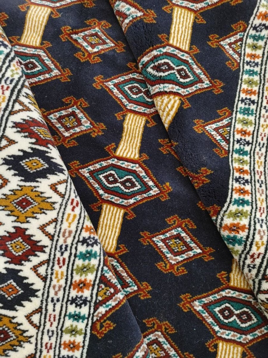 画像5: 新品 ペルシャ 部族絨毯 トルクメン 196 x 132 cm No.Z206 縦1.9m 横1.3n 2㎡ ~1帖 2-3人掛けソファ センターテーブル サイズ ウール 手織り ハンドメイド トライバル ラグ カーペット 幾何学模様 民族柄 白 黒 生成り色 MAZ206-196132Z034 (5)