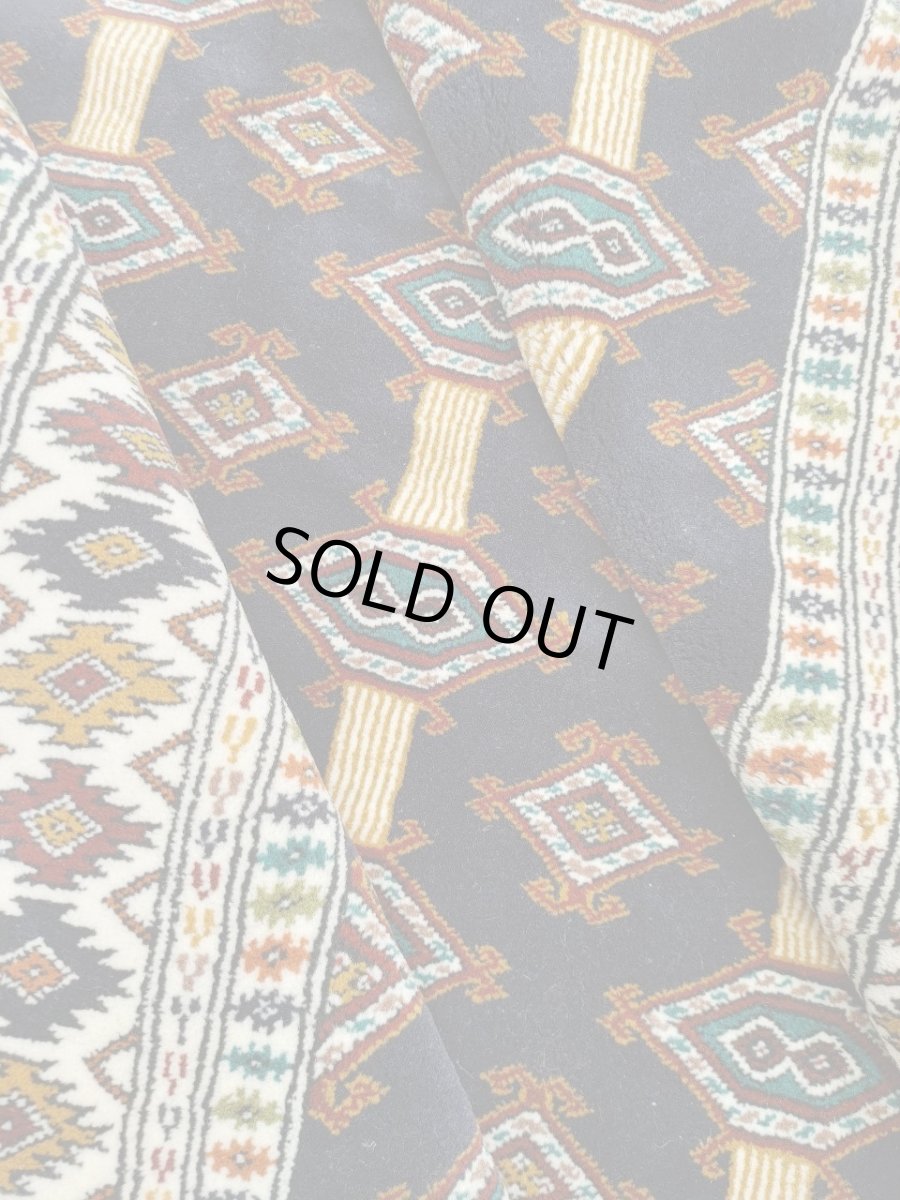 画像5: 新品 ペルシャ 部族絨毯 トルクメン 196 x 132 cm No.Z206 縦1.9m 横1.3n 2㎡ ~1帖 2-3人掛けソファ センターテーブル サイズ ウール 手織り ハンドメイド トライバル ラグ カーペット 幾何学模様 民族柄 白 黒 生成り色 MAZ206-196132Z034 (5)