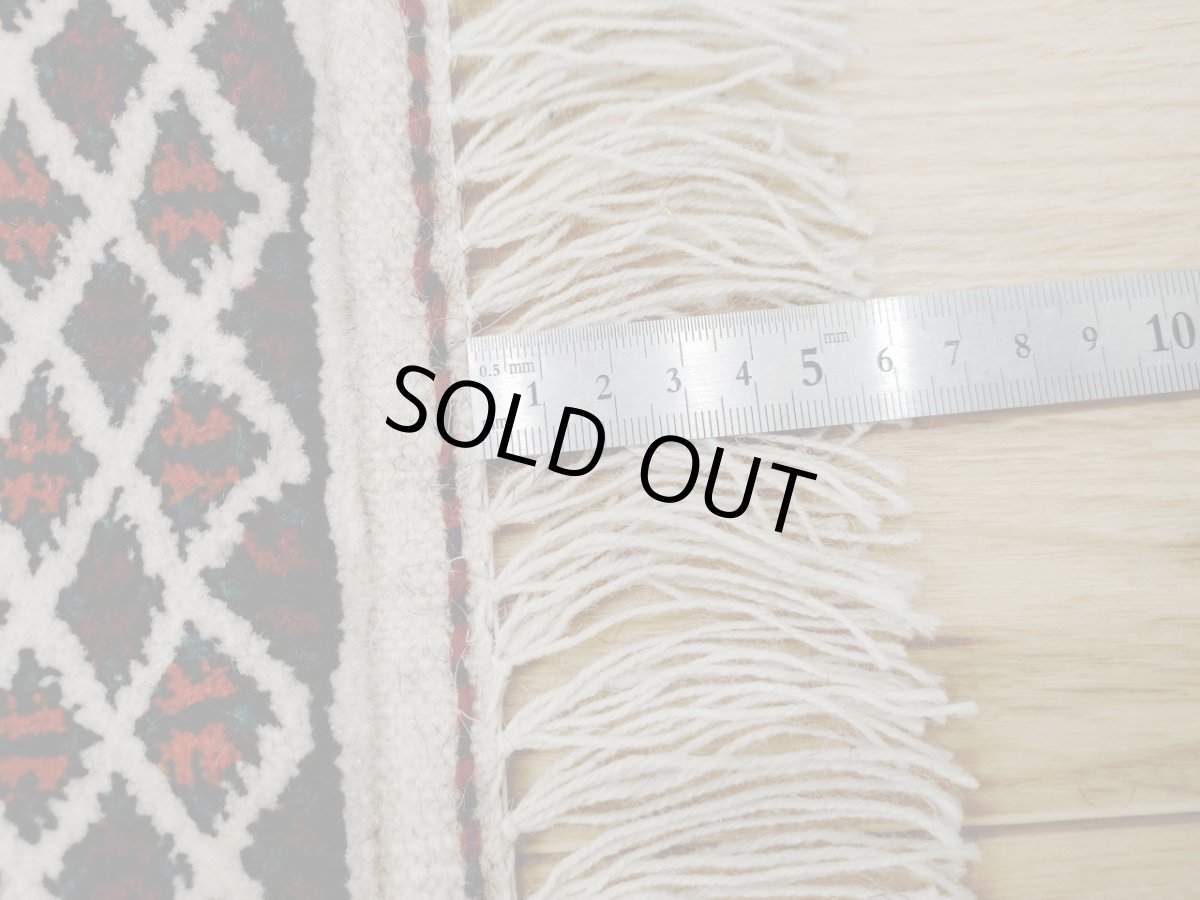 画像18: 新品 ペルシャ 部族絨毯 トルクメン 196 x 132 cm No.Z206 縦1.9m 横1.3n 2㎡ ~1帖 2-3人掛けソファ センターテーブル サイズ ウール 手織り ハンドメイド トライバル ラグ カーペット 幾何学模様 民族柄 白 黒 生成り色 MAZ206-196132Z034 (18)