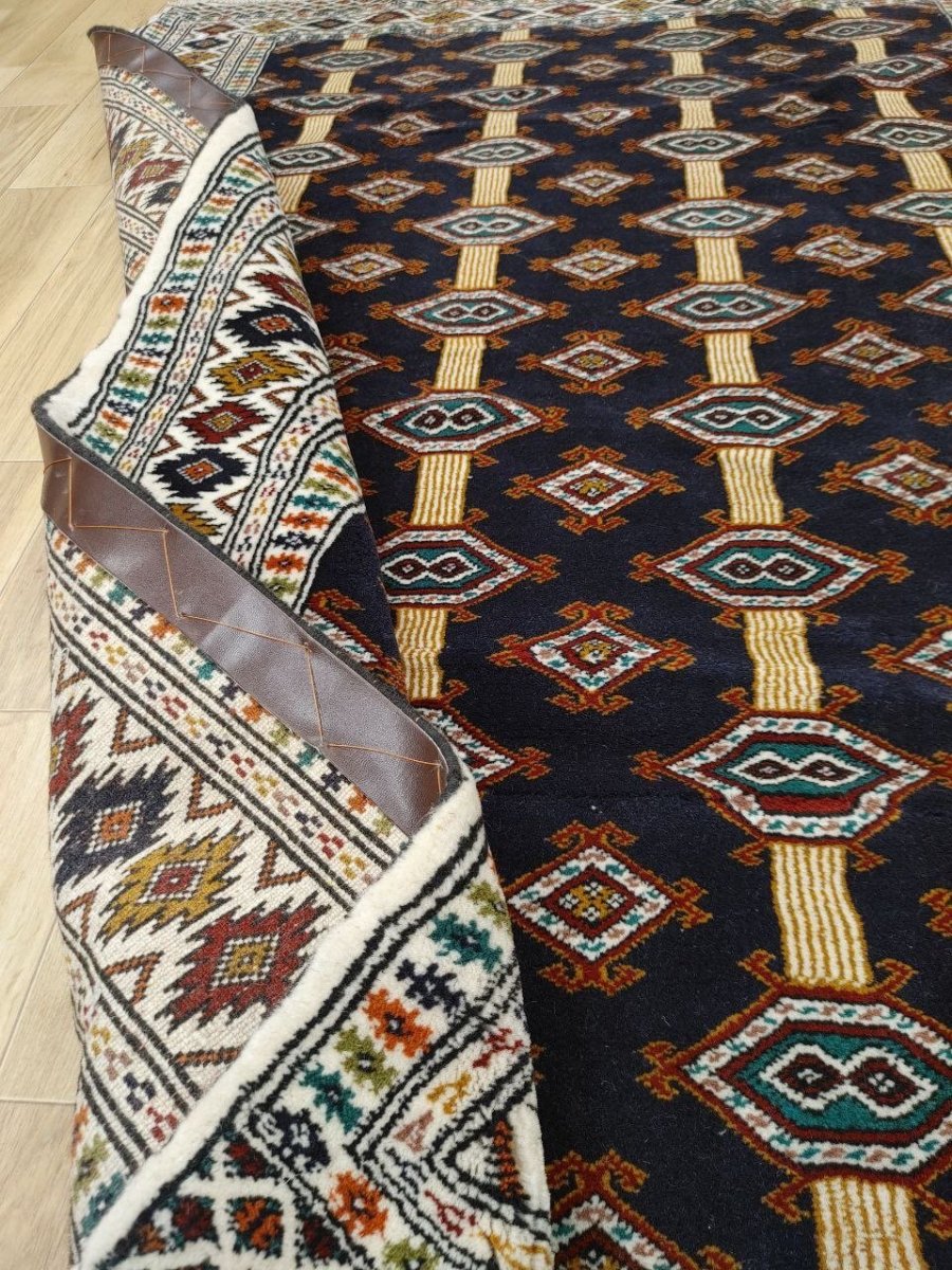 画像10: 新品 ペルシャ 部族絨毯 トルクメン 196 x 132 cm No.Z206 縦1.9m 横1.3n 2㎡ ~1帖 2-3人掛けソファ センターテーブル サイズ ウール 手織り ハンドメイド トライバル ラグ カーペット 幾何学模様 民族柄 白 黒 生成り色 MAZ206-196132Z034 (10)