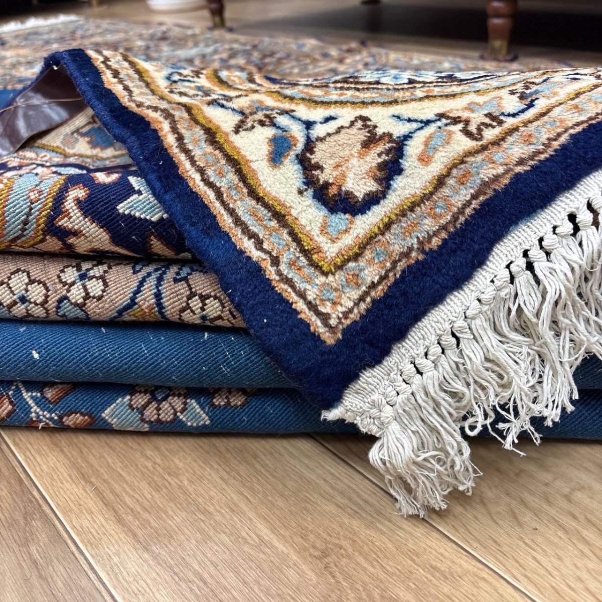 画像15: 美品 ペルシャ 絨毯 ケルマン 産 縦3.5m 横2.7m 9.4㎡ 10帖 リビング ダイニング 客室 3人掛けソファ コーナーソファ 大判 サイズ 348 x 268 cm 天然 ウール 手織り ハンドメイド ラグ マット カーペット 生成り色 ブルー 青 黄色 大きなお部屋に 中古品に抵抗のある方にもお勧めです。 MA458- R339-348268Z060 (15)