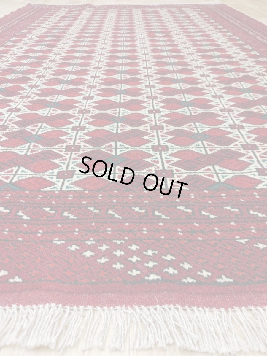 画像8: 新品 ペルシャ 部族絨毯 トルクメン 235 x 155 cm 縦2.3m 横1.5m 3.4㎡ ~2帖 2-3人掛けソファ センターテーブル サイズ ウール 手織り ハンドメイド トライバル ラグ カーペット 幾何学模様 民族柄 赤 白 黒 生成り色 MAR474-235155Z032 (8)