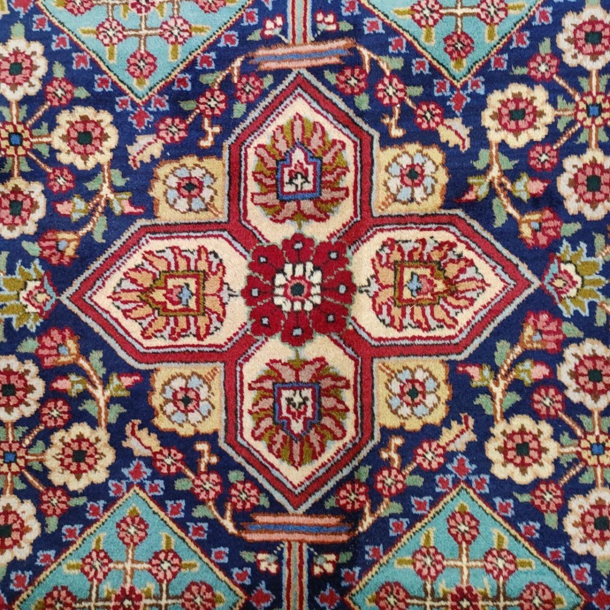 画像3: 良品 ペルシャ 絨毯 タブリーズ 縦3.4m 横2.5m 8.6㎡ 〜9帖 リビング ダイニング 大判 サイズ 345 x 250 cm 天然 ウール 手織り トライバル ラグ 敷物 マット カーペット メダリオン ヴィンテージ ビンテージ 中古品に抵抗のある方にもお勧めです 赤 MAA664-345250Z060 (3)