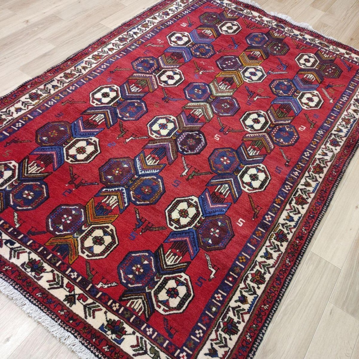 画像3: 良品 ペルシャ 部族絨毯 シールジャン 縦2.3m 横1.5m 3.4㎡ 〜3.5帖程度 リビング ダイニング 2〜3人掛けソファ センターテーブル サイズ 230 x 155 cm ウール 手織り トライバル ラグ 敷物 マット カーペット 幾何学模様 ヘイバトルー柄 ヴィンテージ ビンテージ  赤 レッド 紺 ネイビー MAR430-230155Z030 (3)