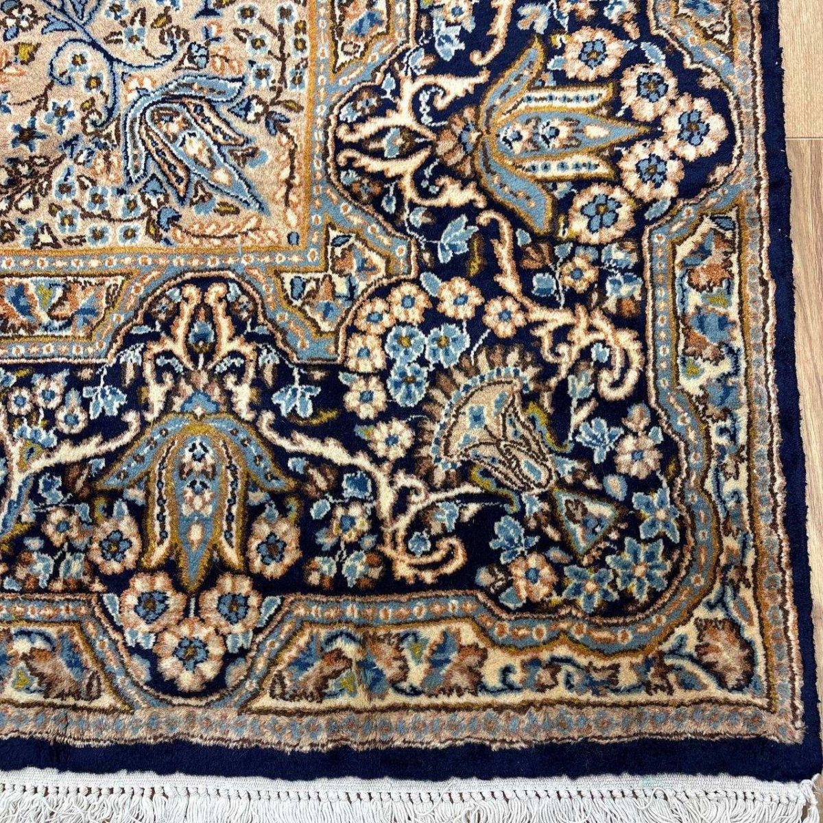 画像5: 美品 ペルシャ 絨毯 ケルマン 産 縦3.5m 横2.7m 9.4㎡ 10帖 リビング ダイニング 客室 3人掛けソファ コーナーソファ 大判 サイズ 348 x 268 cm 天然 ウール 手織り ハンドメイド ラグ マット カーペット 生成り色 ブルー 青 黄色 大きなお部屋に 中古品に抵抗のある方にもお勧めです。 MA458- R339-348268Z060 (5)