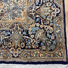 画像5: 美品 ペルシャ 絨毯 ケルマン 産 縦3.5m 横2.7m 9.4㎡ 10帖 リビング ダイニング 客室 3人掛けソファ コーナーソファ 大判 サイズ 348 x 268 cm 天然 ウール 手織り ハンドメイド ラグ マット カーペット 生成り色 ブルー 青 黄色 大きなお部屋に 中古品に抵抗のある方にもお勧めです。 MA458- R339-348268Z060 (5)