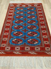 画像2: 新品 ペルシャ 部族絨毯 トルクメン 152 x 102 cm No.Z194 縦1.5m 横1.0m 1.5㎡ ~1帖 2-3人掛けソファ センターテーブル サイズ ウール 手織り ハンドメイド トライバル ラグ カーペット 幾何学模様 民族柄 青 赤 生成り色 MA452Z194-152102Z017 (2)