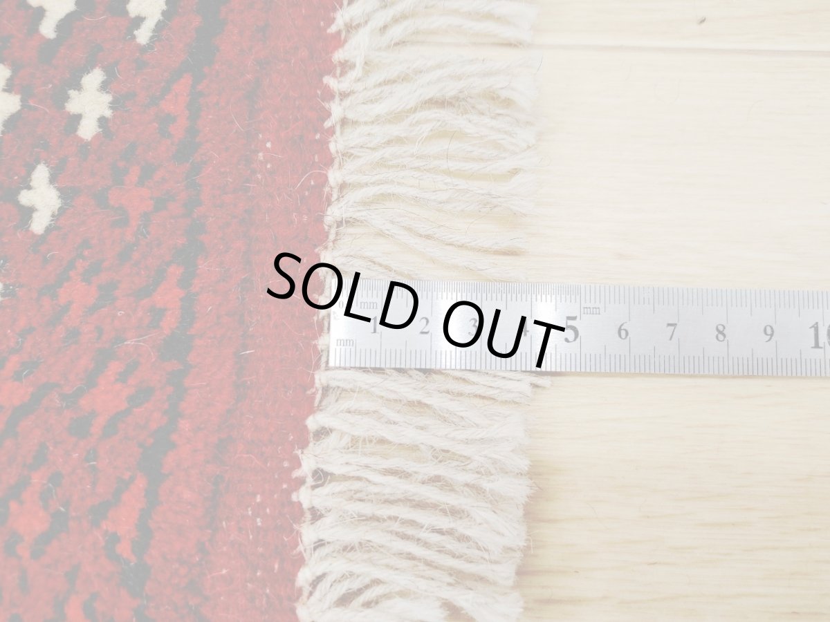 画像18: 新品 ペルシャ 部族絨毯 トルクメン 235 x 155 cm 縦2.3m 横1.5m 3.4㎡ ~2帖 2-3人掛けソファ センターテーブル サイズ ウール 手織り ハンドメイド トライバル ラグ カーペット 幾何学模様 民族柄 赤 白 黒 生成り色 MAR474-235155Z032 (18)