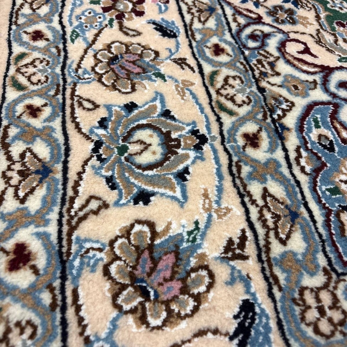 画像9: 新品 ペルシャ 絨毯 ナイン 産 9la ノーラー 縦2.5m 横1.5m 3.8㎡ 〜3.5帖程度 リビング ダイニング 2-3人掛けソファ サイズ 250 x 154 cm ウール 手織り ラグ 敷物 カーペット メダリオン 緑 グリーン 生成り アイボリー ベージュ MA459-Z208-250154Z067 (9)