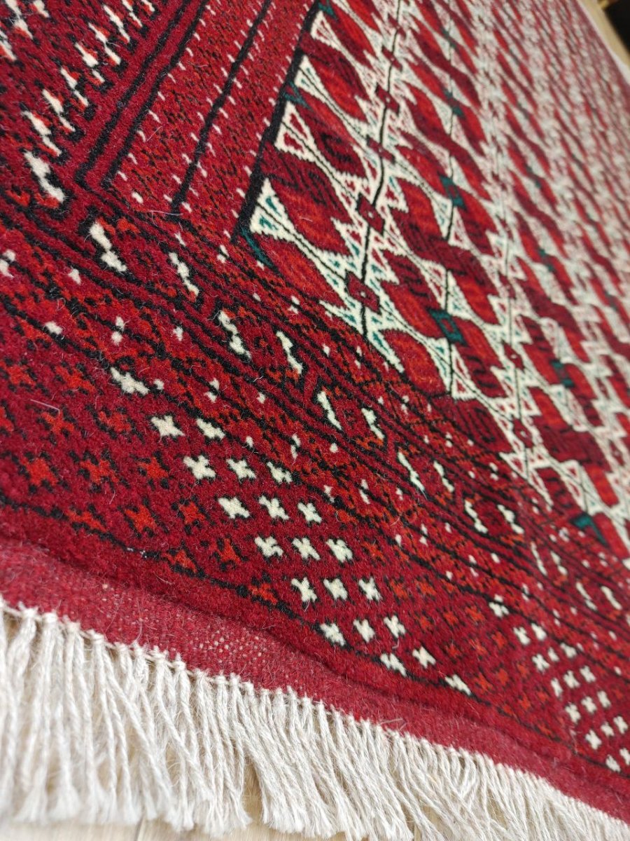 画像9: 新品 ペルシャ 部族絨毯 トルクメン 235 x 155 cm 縦2.3m 横1.5m 3.4㎡ ~2帖 2-3人掛けソファ センターテーブル サイズ ウール 手織り ハンドメイド トライバル ラグ カーペット 幾何学模様 民族柄 赤 白 黒 生成り色 MAR474-235155Z032 (9)