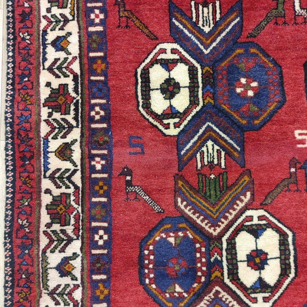 画像9: 良品 ペルシャ 部族絨毯 シールジャン 縦2.3m 横1.5m 3.4㎡ 〜3.5帖程度 リビング ダイニング 2〜3人掛けソファ センターテーブル サイズ 230 x 155 cm ウール 手織り トライバル ラグ 敷物 マット カーペット 幾何学模様 ヘイバトルー柄 ヴィンテージ ビンテージ  赤 レッド 紺 ネイビー MAR430-230155Z030 (9)