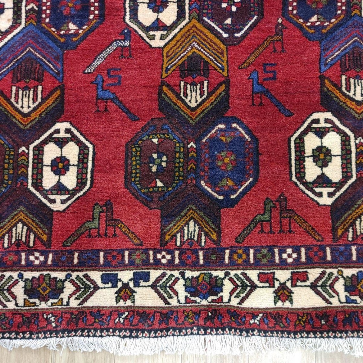 画像7: 良品 ペルシャ 部族絨毯 シールジャン 縦2.3m 横1.5m 3.4㎡ 〜3.5帖程度 リビング ダイニング 2〜3人掛けソファ センターテーブル サイズ 230 x 155 cm ウール 手織り トライバル ラグ 敷物 マット カーペット 幾何学模様 ヘイバトルー柄 ヴィンテージ ビンテージ  赤 レッド 紺 ネイビー MAR430-230155Z030 (7)