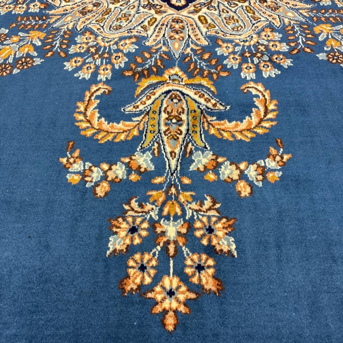 画像10: 美品 ペルシャ 絨毯 ケルマン 産 縦3.5m 横2.7m 9.4㎡ 10帖 リビング ダイニング 客室 3人掛けソファ コーナーソファ 大判 サイズ 348 x 268 cm 天然 ウール 手織り ハンドメイド ラグ マット カーペット 生成り色 ブルー 青 黄色 大きなお部屋に 中古品に抵抗のある方にもお勧めです。 MA458- R339-348268Z060 (10)