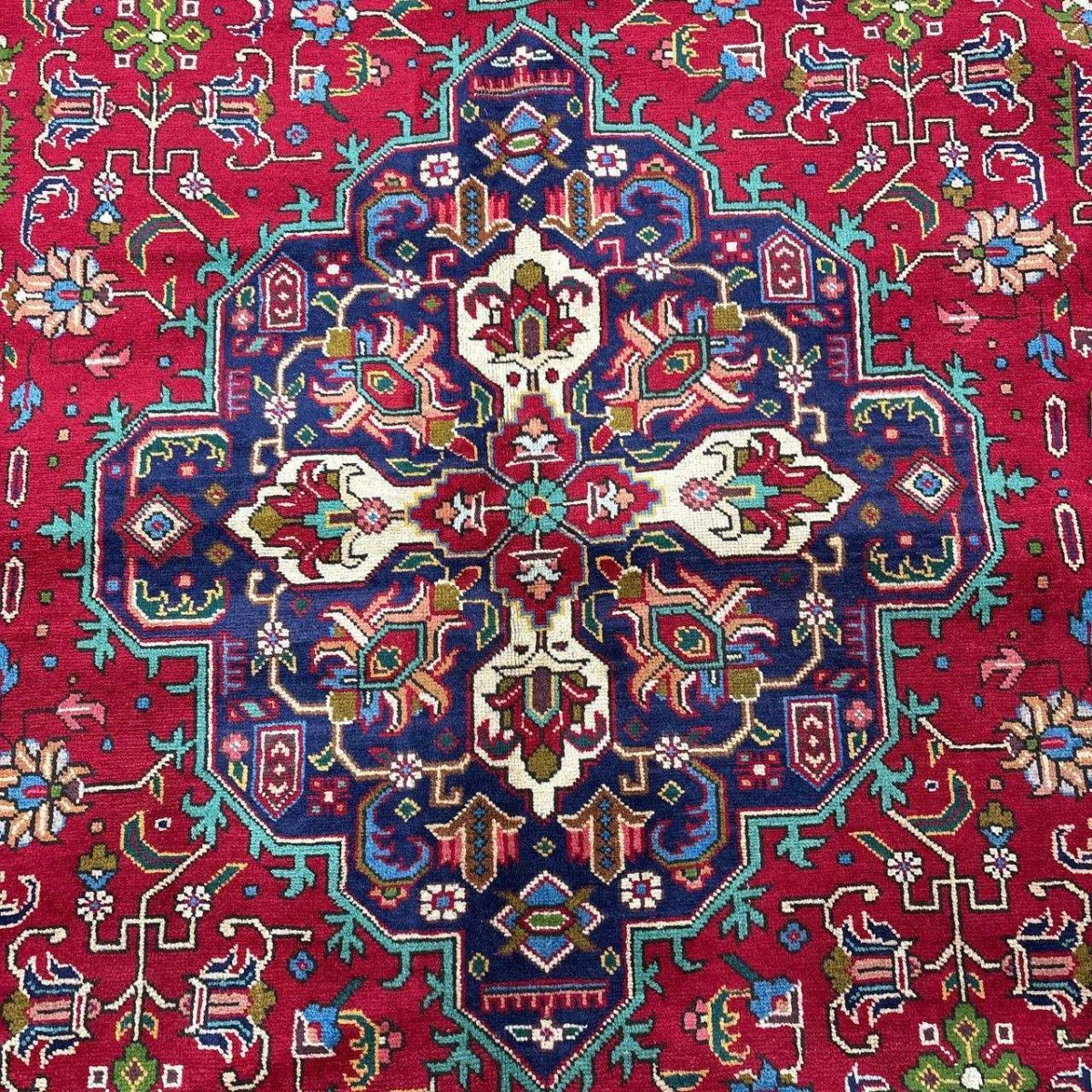 画像3: 良品 ペルシャ 絨毯 タブリーズ 縦3.5m 横2.5m 8.7㎡ 〜9帖 リビング ダイニング 大判 サイズ 350 x 251 cm 天然 ウール 手織り トライバル ラグ 敷物 マット カーペット メダリオン ヴィンテージ ビンテージ 中古品に抵抗のある方にもお勧めです 赤 MA456-A711-350251Z053 (3)