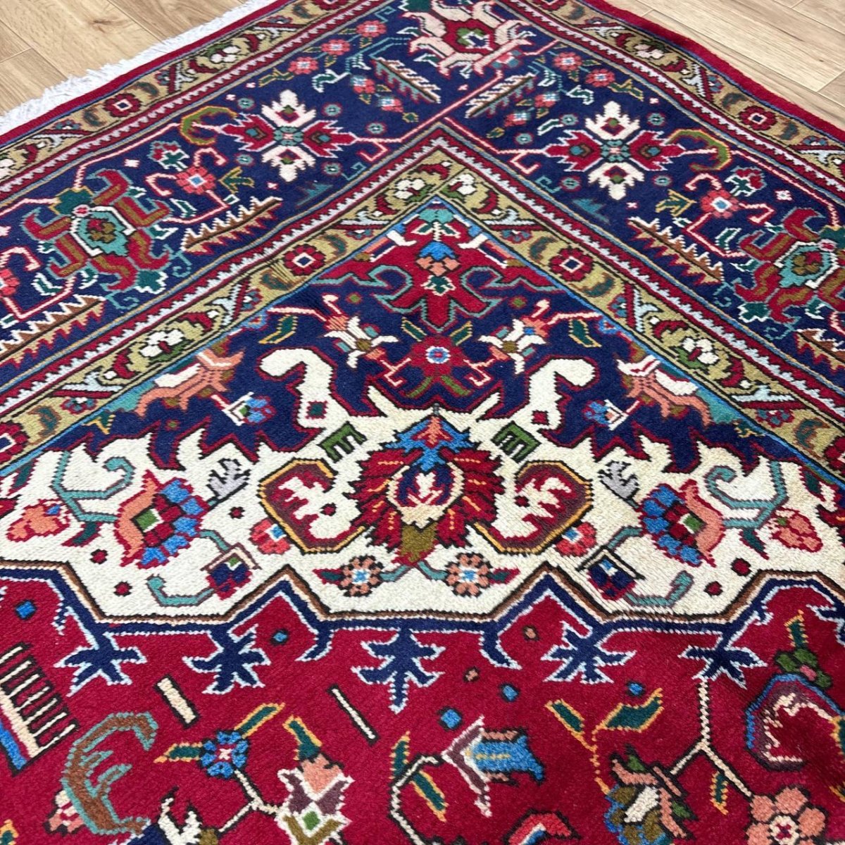 画像7: 良品 ペルシャ 絨毯 タブリーズ 縦3.5m 横2.5m 8.7㎡ 〜9帖 リビング ダイニング 大判 サイズ 350 x 251 cm 天然 ウール 手織り トライバル ラグ 敷物 マット カーペット メダリオン ヴィンテージ ビンテージ 中古品に抵抗のある方にもお勧めです 赤 MA456-A711-350251Z053 (7)