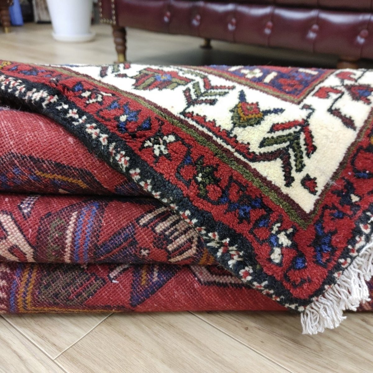画像13: 良品 ペルシャ 部族絨毯 シールジャン 縦2.3m 横1.5m 3.4㎡ 〜3.5帖程度 リビング ダイニング 2〜3人掛けソファ センターテーブル サイズ 230 x 155 cm ウール 手織り トライバル ラグ 敷物 マット カーペット 幾何学模様 ヘイバトルー柄 ヴィンテージ ビンテージ  赤 レッド 紺 ネイビー MAR430-230155Z030 (13)