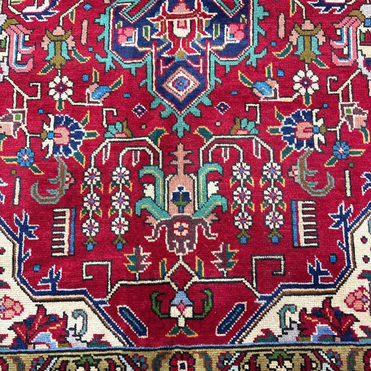 画像8: 良品 ペルシャ 絨毯 タブリーズ 縦3.5m 横2.5m 8.7㎡ 〜9帖 リビング ダイニング 大判 サイズ 350 x 251 cm 天然 ウール 手織り トライバル ラグ 敷物 マット カーペット メダリオン ヴィンテージ ビンテージ 中古品に抵抗のある方にもお勧めです 赤 MA456-A711-350251Z053 (8)