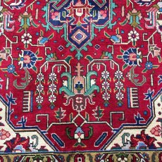 画像8: 良品 ペルシャ 絨毯 タブリーズ 縦3.5m 横2.5m 8.7㎡ 〜9帖 リビング ダイニング 大判 サイズ 350 x 251 cm 天然 ウール 手織り トライバル ラグ 敷物 マット カーペット メダリオン ヴィンテージ ビンテージ 中古品に抵抗のある方にもお勧めです 赤 MA456-A711-350251Z053 (8)