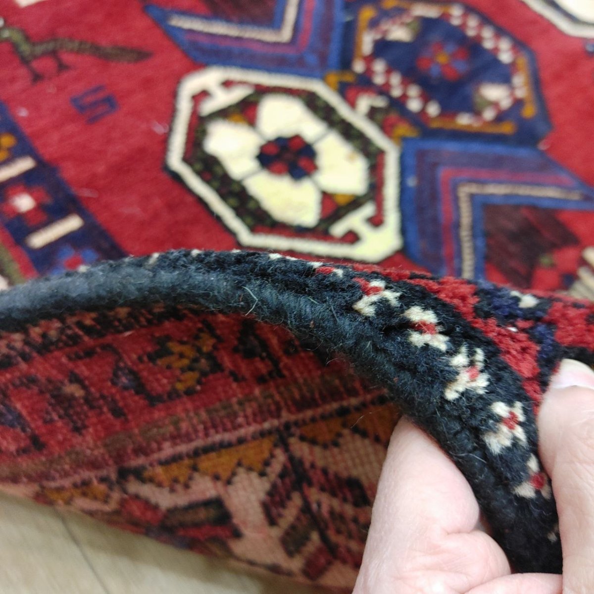 画像11: 良品 ペルシャ 部族絨毯 シールジャン 縦2.3m 横1.5m 3.4㎡ 〜3.5帖程度 リビング ダイニング 2〜3人掛けソファ センターテーブル サイズ 230 x 155 cm ウール 手織り トライバル ラグ 敷物 マット カーペット 幾何学模様 ヘイバトルー柄 ヴィンテージ ビンテージ  赤 レッド 紺 ネイビー MAR430-230155Z030 (11)