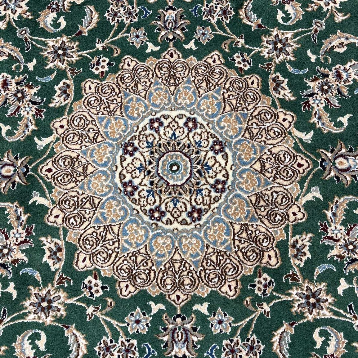 画像3: 新品 ペルシャ 絨毯 ナイン 産 9la ノーラー 縦2.5m 横1.5m 3.8㎡ 〜3.5帖程度 リビング ダイニング 2-3人掛けソファ サイズ 250 x 154 cm ウール 手織り ラグ 敷物 カーペット メダリオン 緑 グリーン 生成り アイボリー ベージュ MA459-Z208-250154Z067 (3)